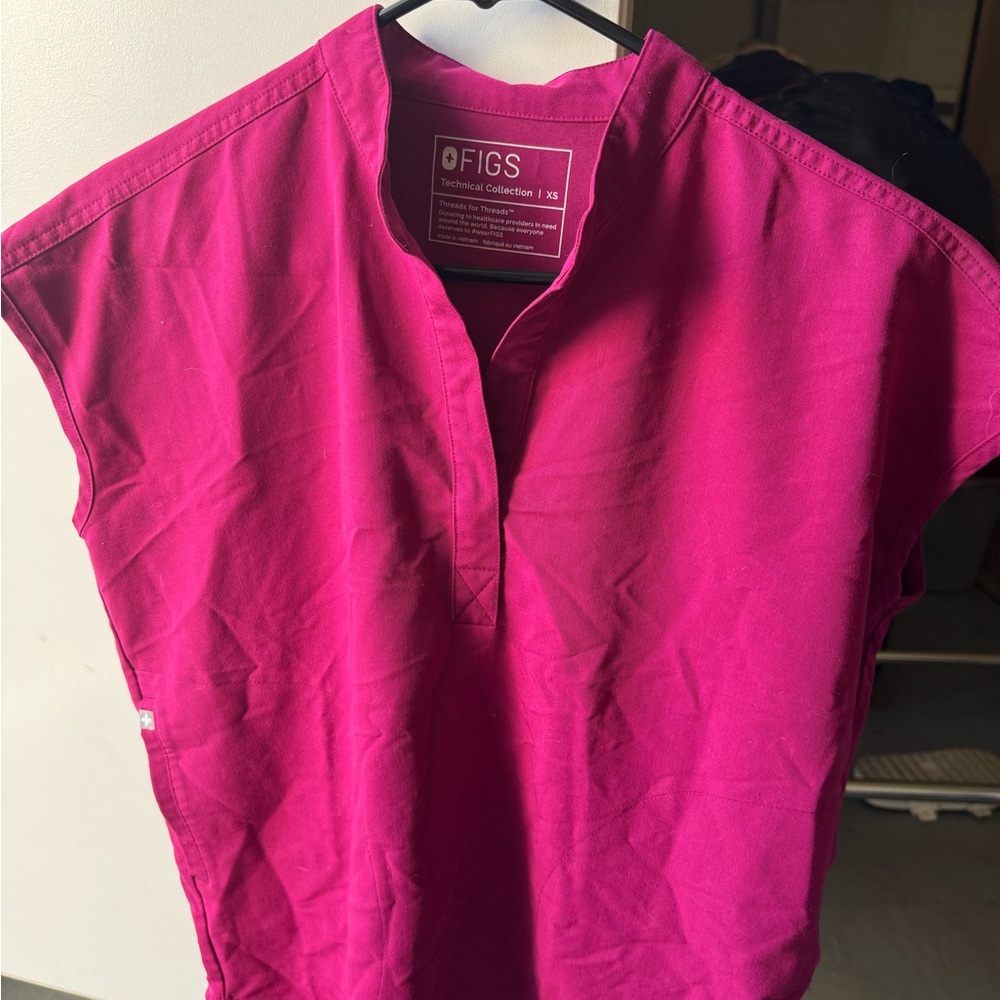 Figs Women's Vibrant Magenta Blouse